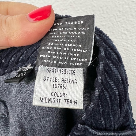 GRLFRND Helena Straight Leg Cropped Corduroy Pant in Midnight Train, Size 27 - Picture 12 of 13